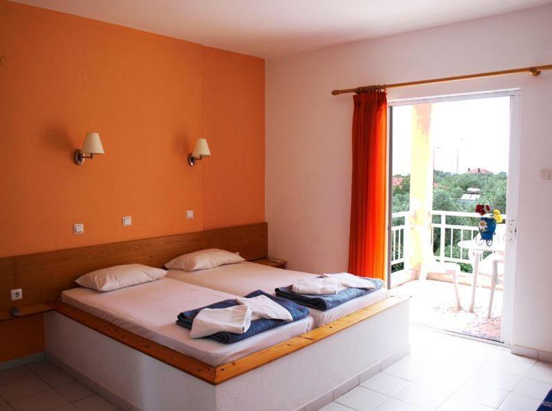 Aparthotel Amarilia Skala Rachoni  Habitación foto